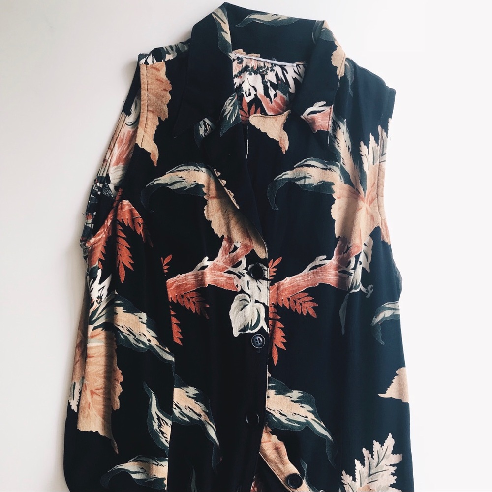 Sleeveless floral button down